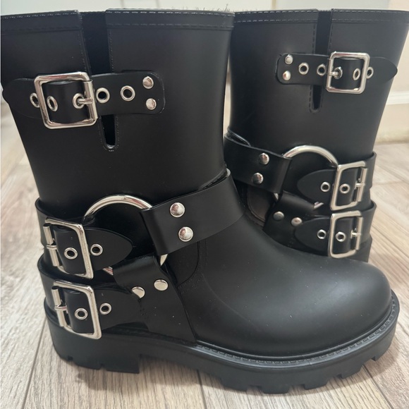 Shoes - Black Waterproof Snow & Rain Boots – Star Footprint Soles – Women’s US 7 / EU 38